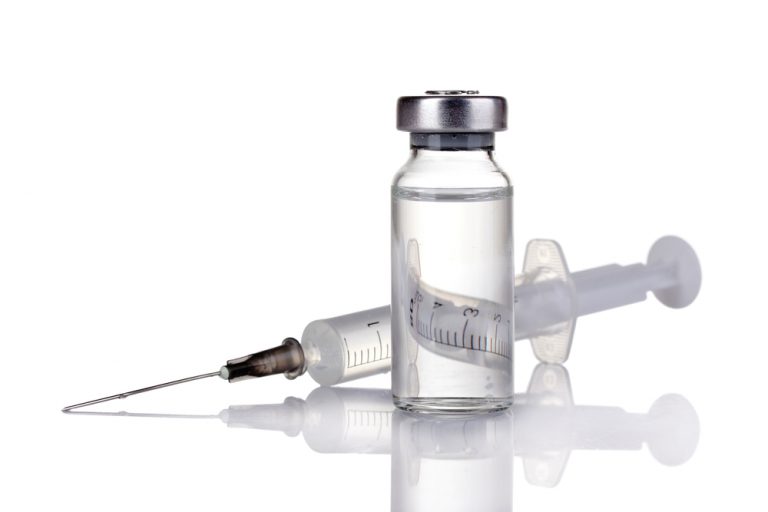 Gegen Hepatitis A und B kann man sich durch Impfung schützen.